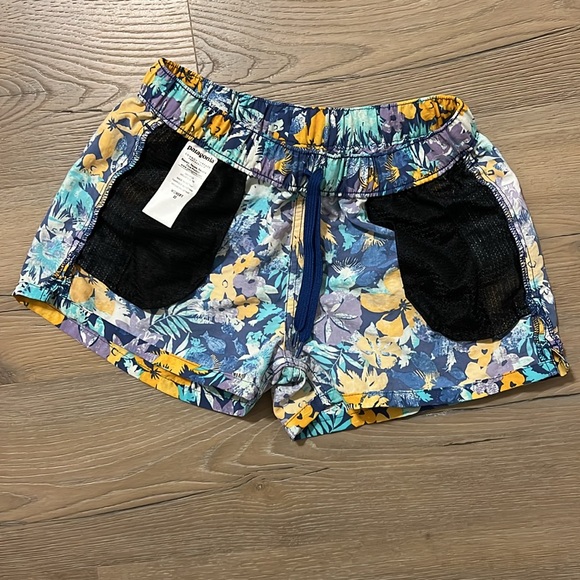 Patagonia Floral Tropical Print Women’s XS Shorts in Excellent Condition! - Picture 7 of 10